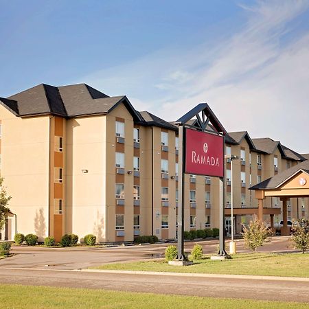 Ramada By Wyndham Cold Lake Zewnętrze zdjęcie