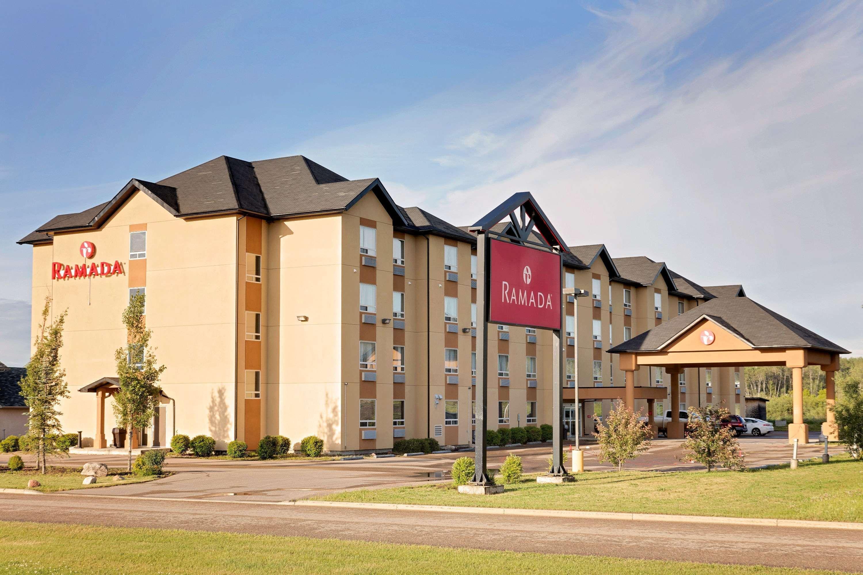Ramada By Wyndham Cold Lake Zewnętrze zdjęcie