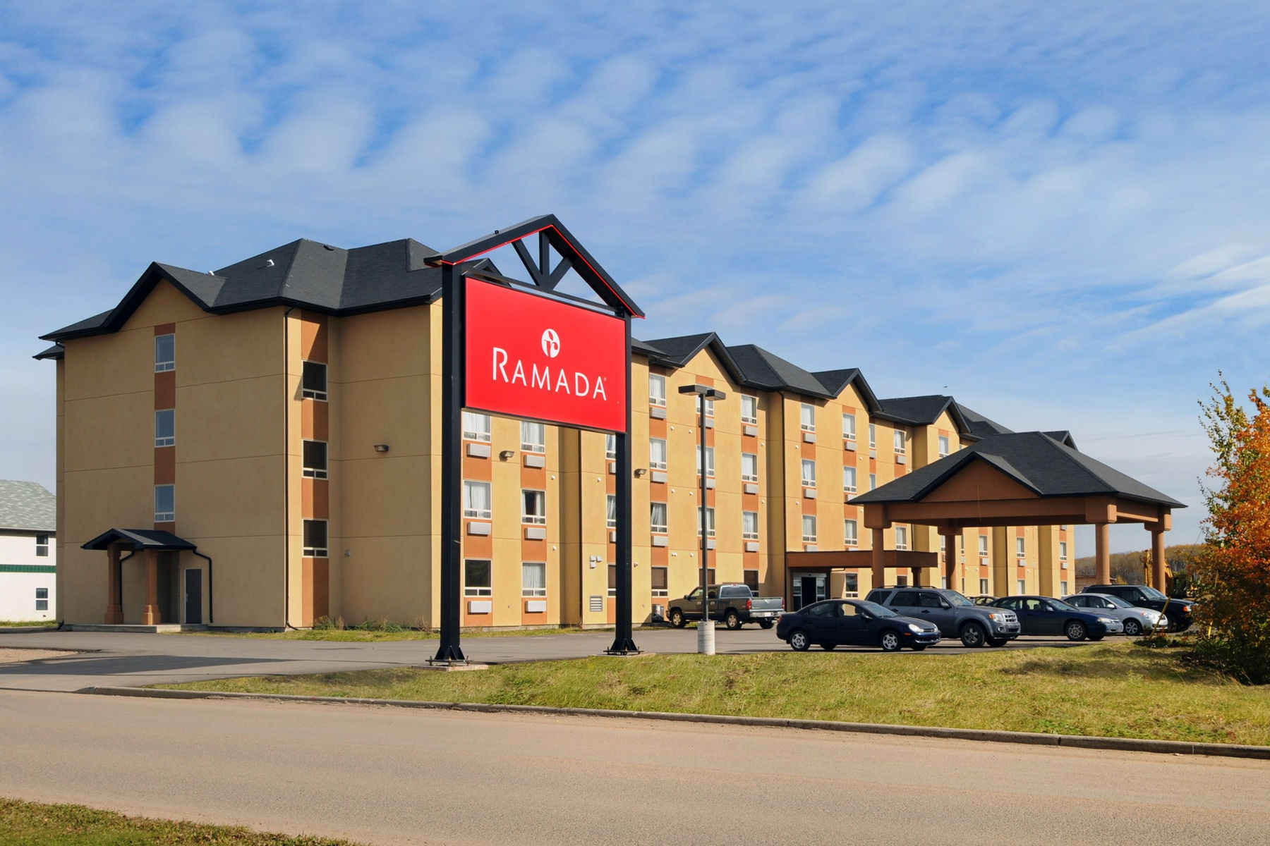 Ramada By Wyndham Cold Lake Zewnętrze zdjęcie