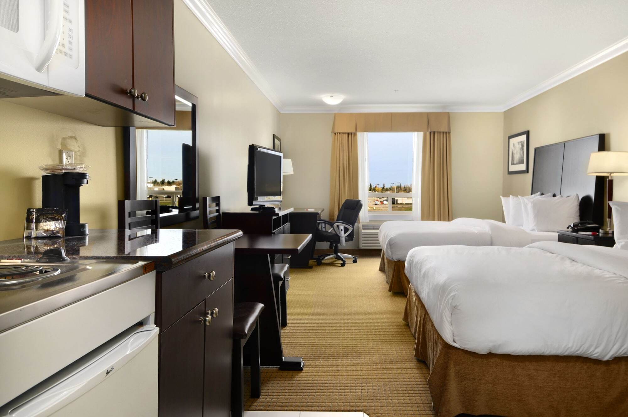 Ramada By Wyndham Cold Lake Zewnętrze zdjęcie