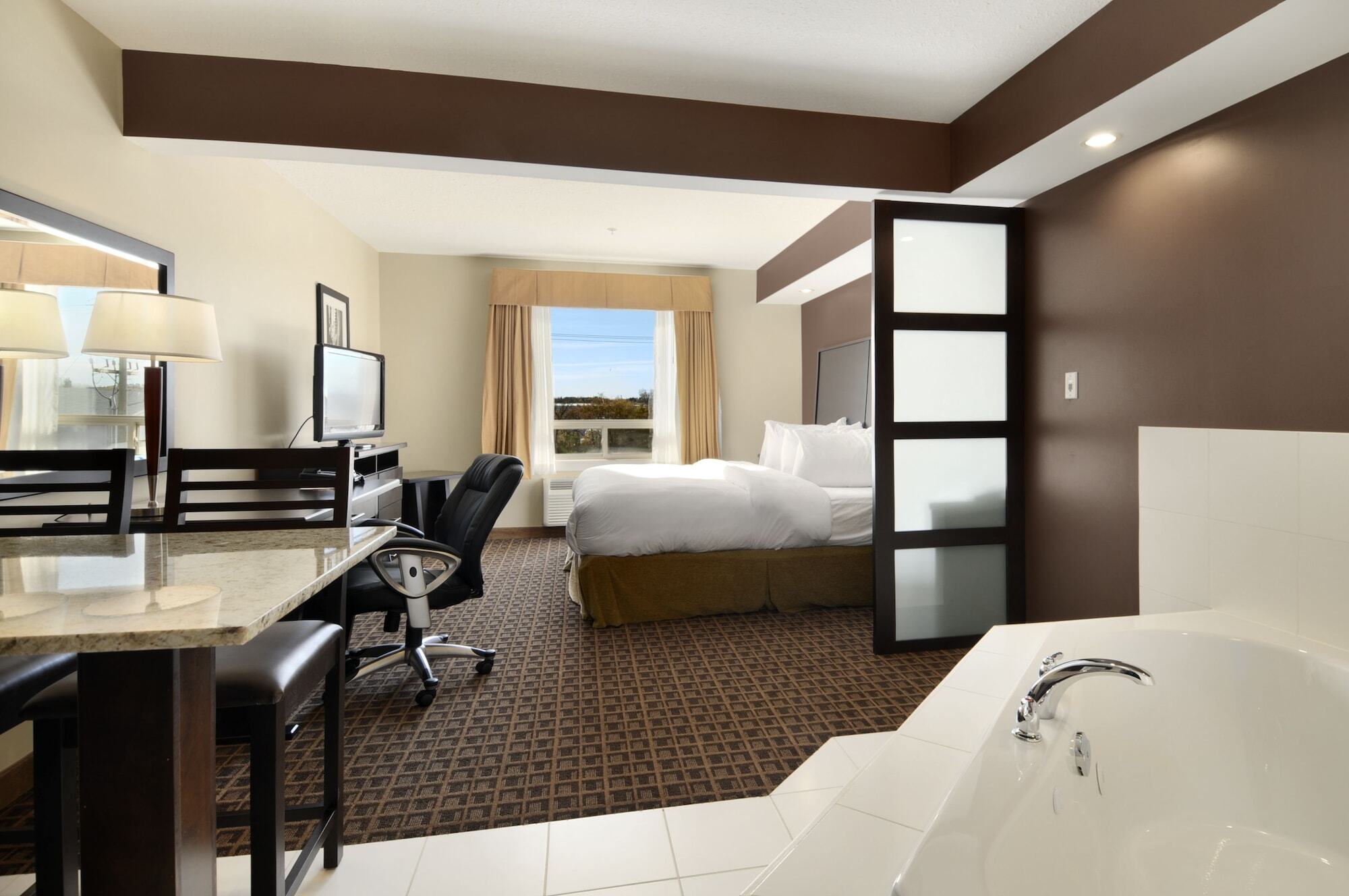 Ramada By Wyndham Cold Lake Zewnętrze zdjęcie