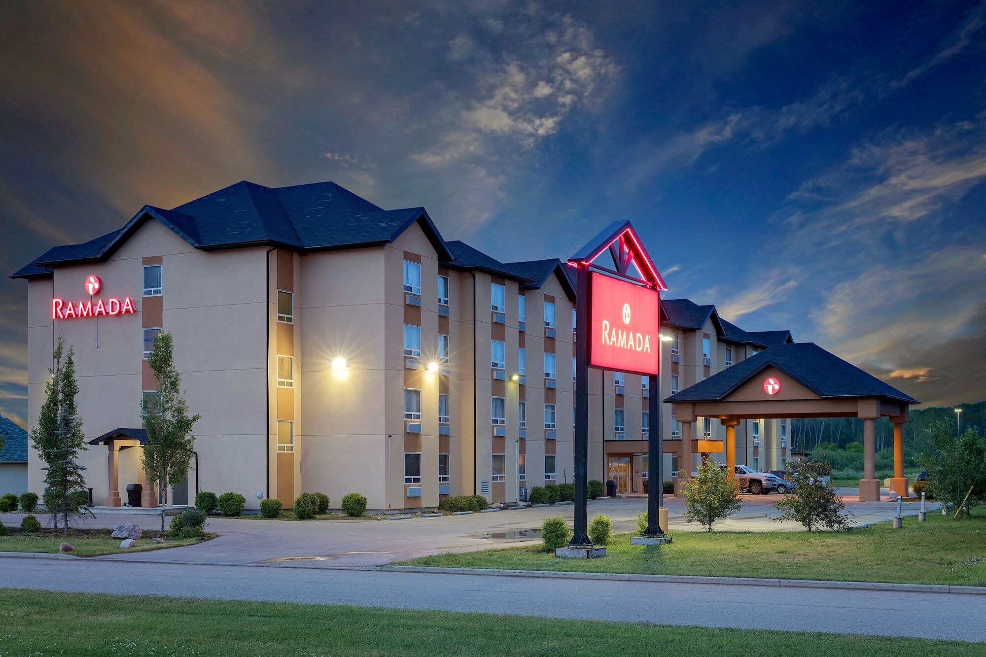 Ramada By Wyndham Cold Lake Zewnętrze zdjęcie