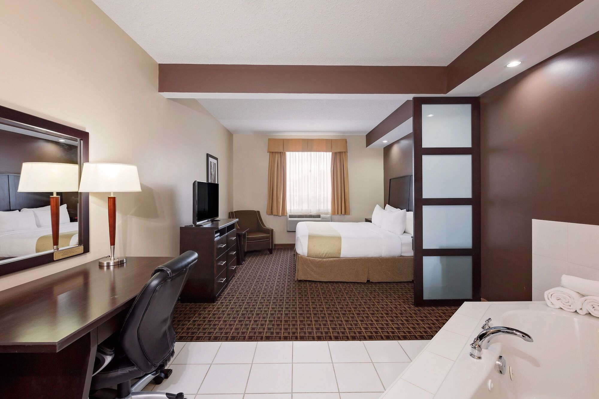 Ramada By Wyndham Cold Lake Zewnętrze zdjęcie