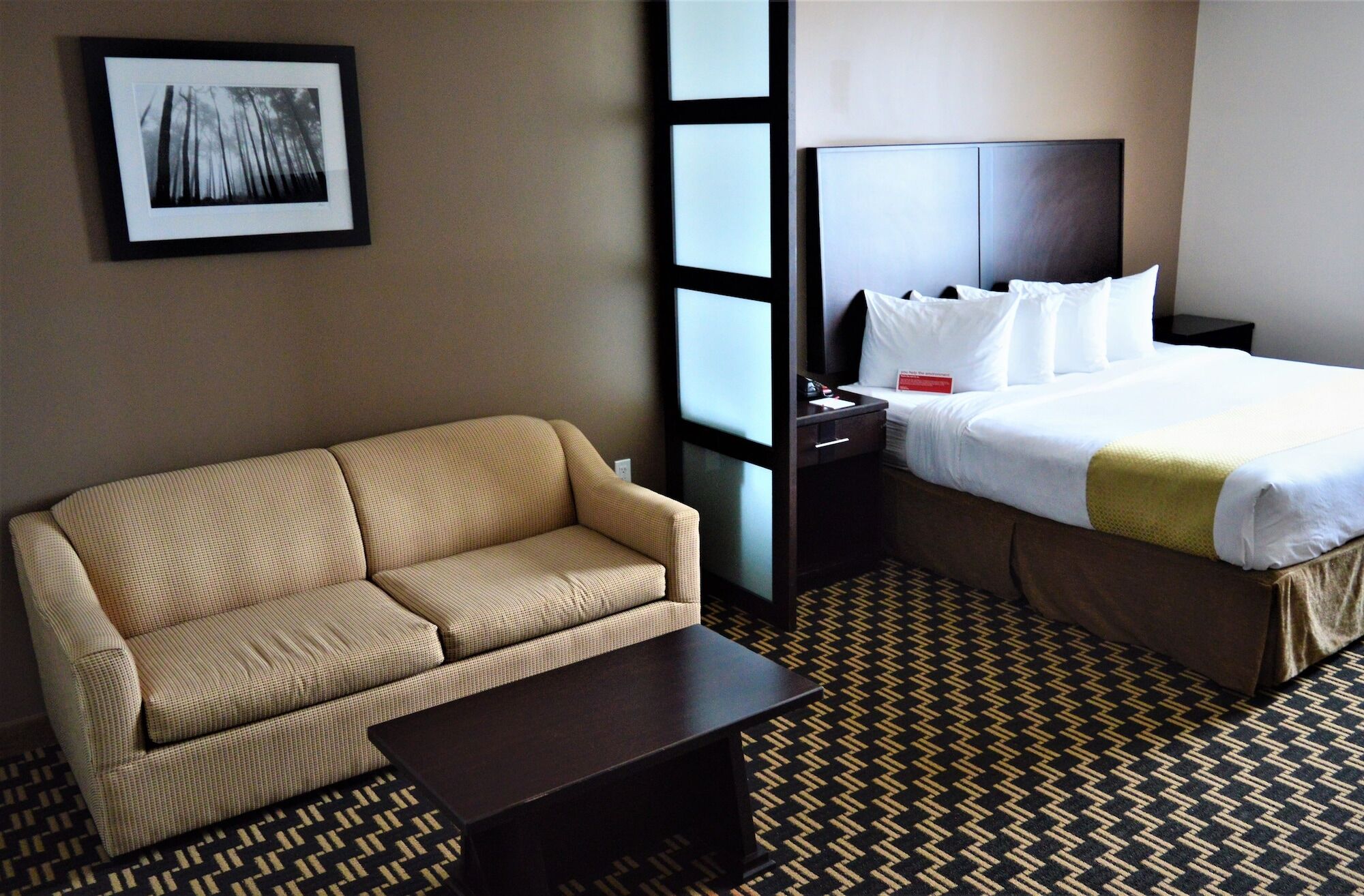 Ramada By Wyndham Cold Lake Zewnętrze zdjęcie